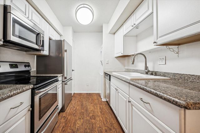 1880 White Oak Drive 134, Houston, TX 77009