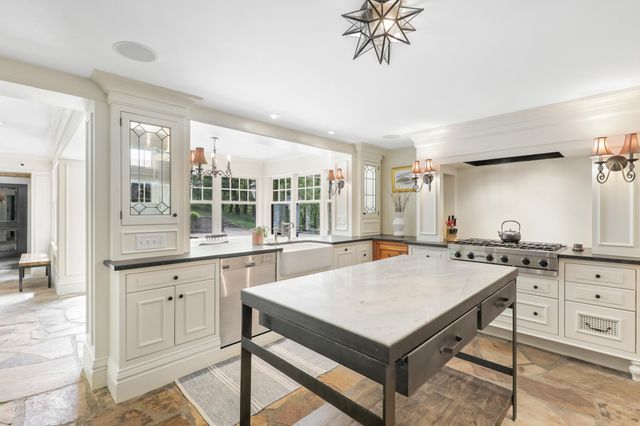 18150 Shavers Lane, Wayzata, MN 55391