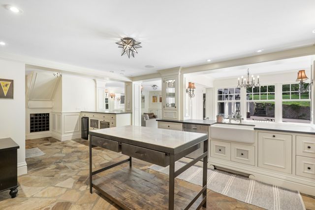 18150 Shavers Lane, Wayzata, MN 55391
