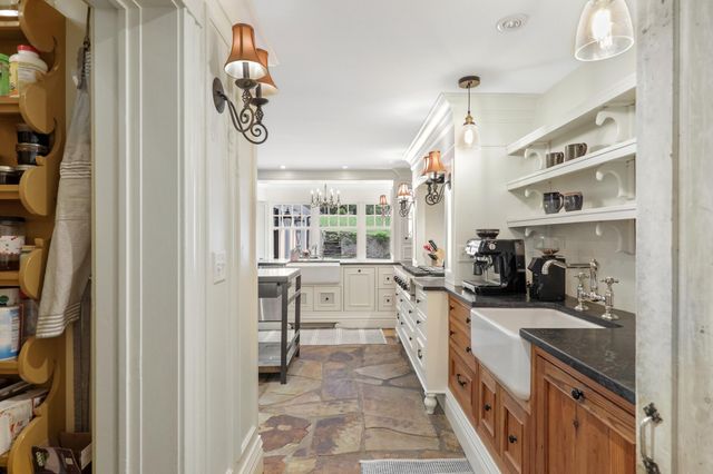 18150 Shavers Lane, Wayzata, MN 55391