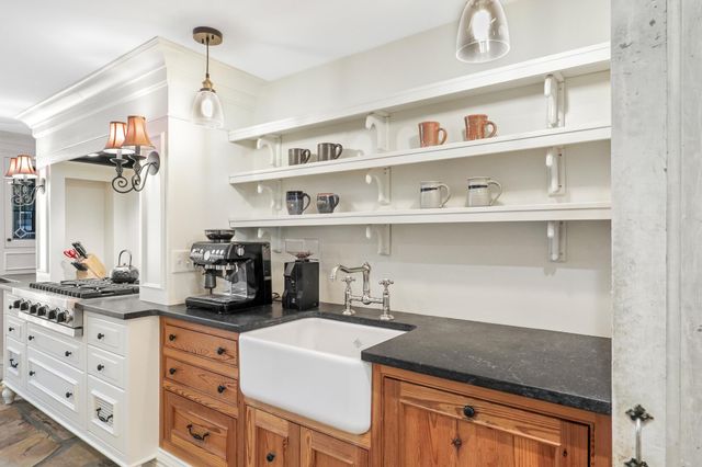 18150 Shavers Lane, Wayzata, MN 55391