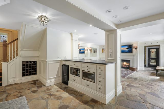 18150 Shavers Lane, Wayzata, MN 55391