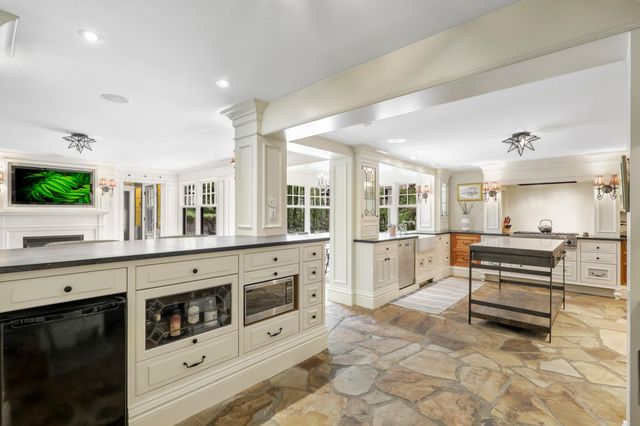 18150 Shavers Lane, Wayzata, MN 55391