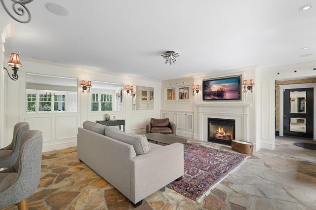 18150 Shavers Lane, Wayzata, MN 55391