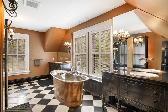 18150 Shavers Lane, Wayzata, MN 55391