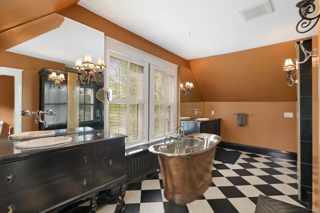 18150 Shavers Lane, Wayzata, MN 55391