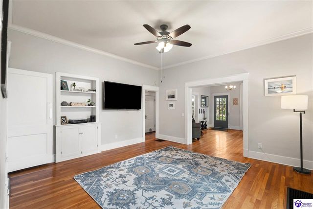 211 W Poplar Street, Elizabethtown, KY 42701