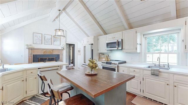 11865 Africa Acres Drive, Chesterland, OH 44026