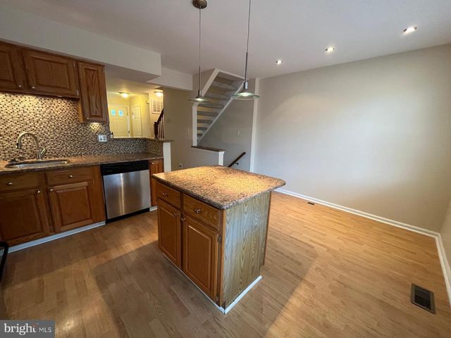 6556 SKYLEMAR TRL, Centreville, VA 20121