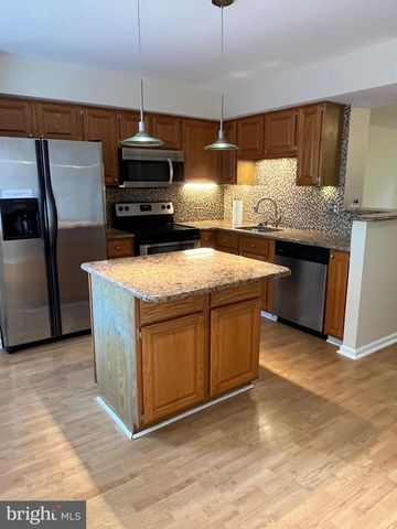 6556 SKYLEMAR TRL, Centreville, VA 20121