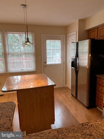 6556 SKYLEMAR TRL, Centreville, VA 20121