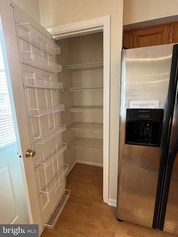 6556 SKYLEMAR TRL, Centreville, VA 20121