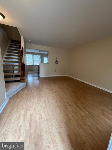 6556 SKYLEMAR TRL, Centreville, VA 20121