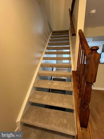 6556 SKYLEMAR TRL, Centreville, VA 20121
