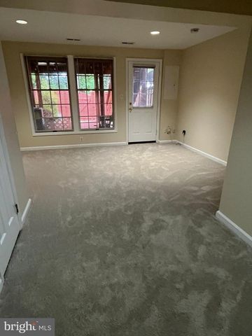 6556 SKYLEMAR TRL, Centreville, VA 20121
