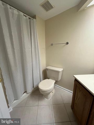 6556 SKYLEMAR TRL, Centreville, VA 20121