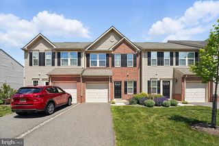 18 SUNDANCE DR, Hamilton, NJ 08619
