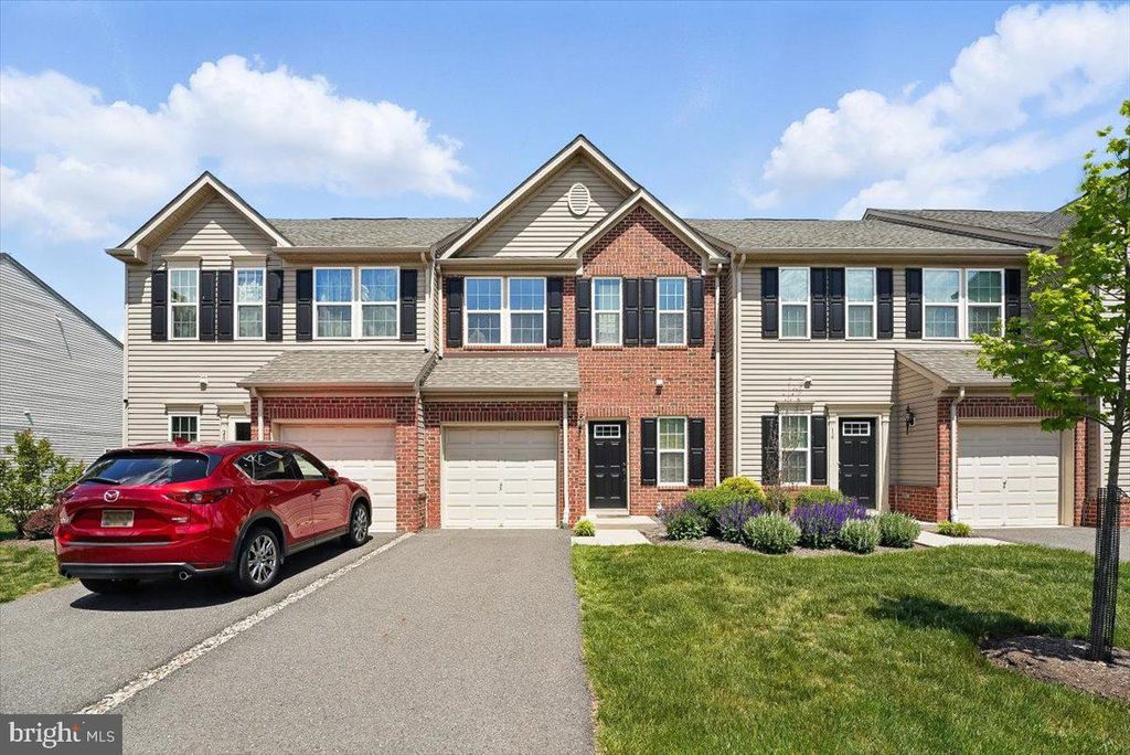 18 SUNDANCE DR, Hamilton, NJ 08619