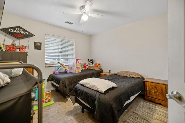 606 N Orange Avenue, Exeter, CA 93221