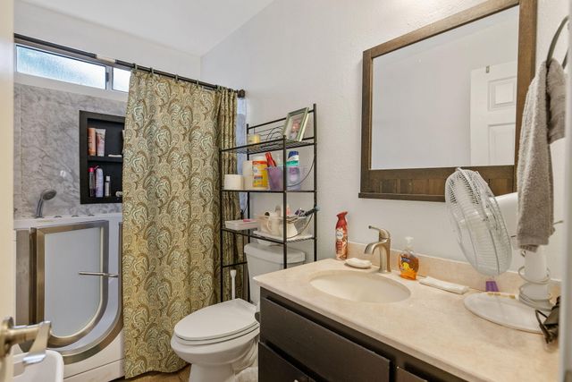 606 N Orange Avenue, Exeter, CA 93221