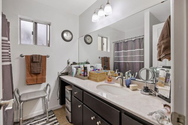 606 N Orange Avenue, Exeter, CA 93221