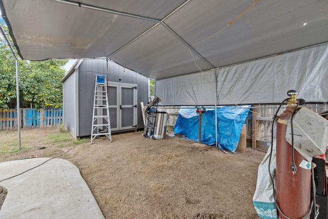 606 N Orange Avenue, Exeter, CA 93221