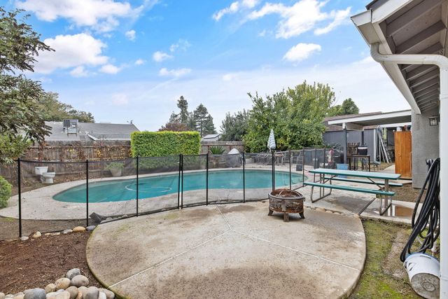 606 N Orange Avenue, Exeter, CA 93221