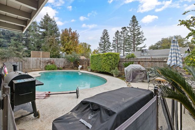 606 N Orange Avenue, Exeter, CA 93221