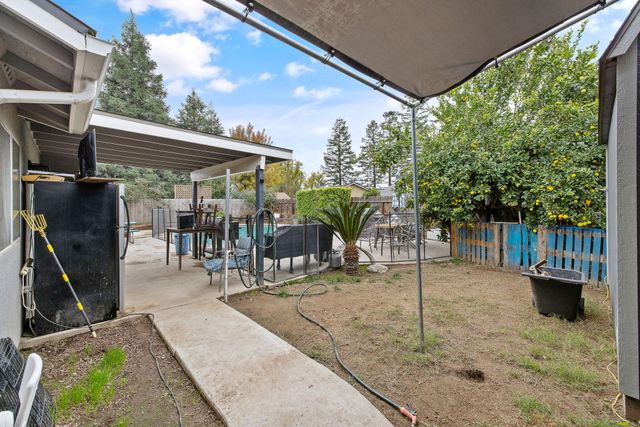 606 N Orange Avenue, Exeter, CA 93221