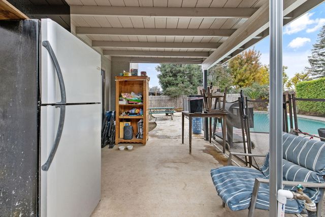 606 N Orange Avenue, Exeter, CA 93221