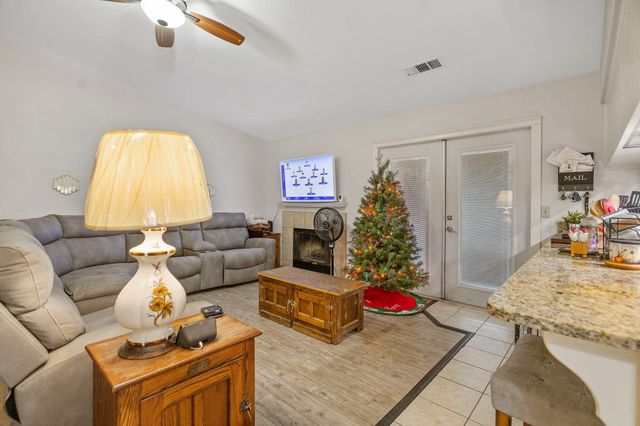 606 N Orange Avenue, Exeter, CA 93221