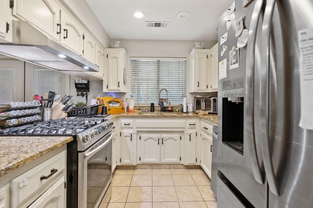 606 N Orange Avenue, Exeter, CA 93221