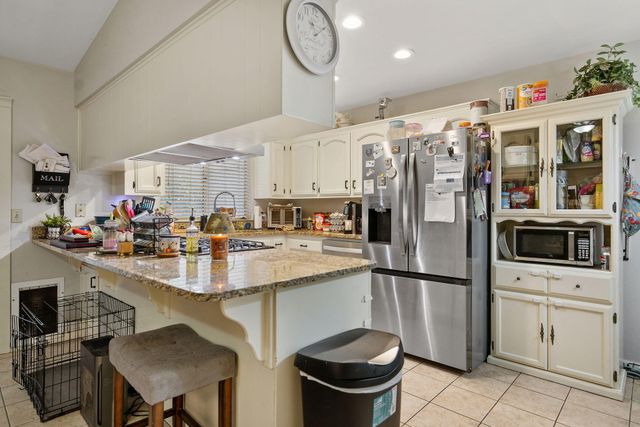 606 N Orange Avenue, Exeter, CA 93221