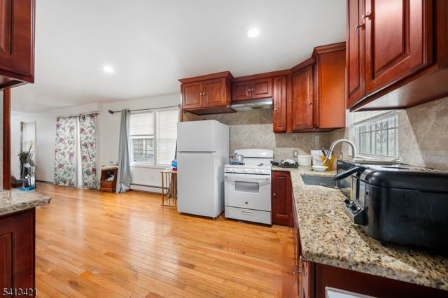 853 Rebecca Pl, Elizabeth City, NJ 07201