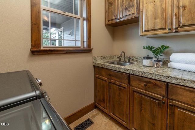 63109 Turret Court, Bend, OR 97701