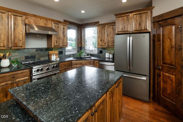 63109 Turret Court, Bend, OR 97701