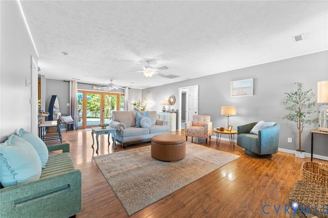 6001 Tabiatha Ln, Lanexa, VA 23089