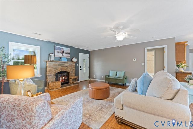 6001 Tabiatha Ln, Lanexa, VA 23089