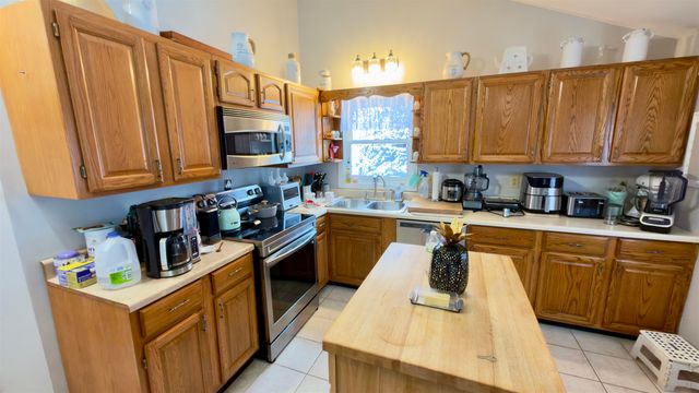 5 Old Turnpike Road, Epsom, NH 03234