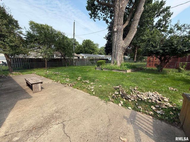 18 Radcliff Road, Springfield, IL 62703