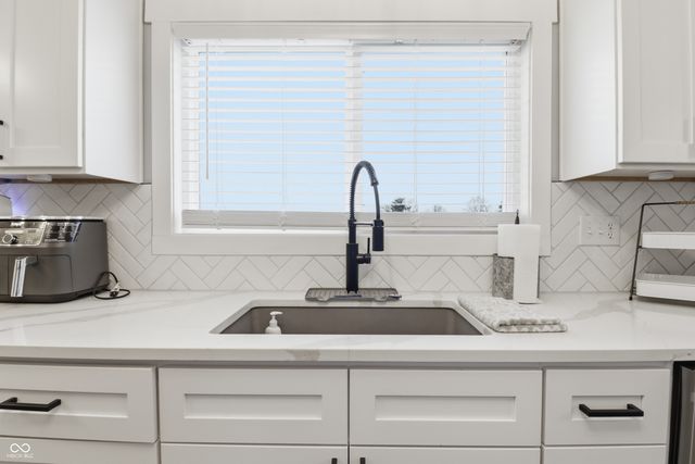 4665 S Mauxferry Road, Franklin, IN 46131