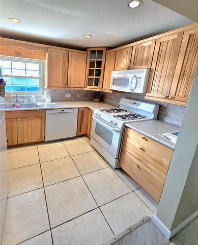 9907 DAHLIA STREET N, Pinellas Park, FL 33782