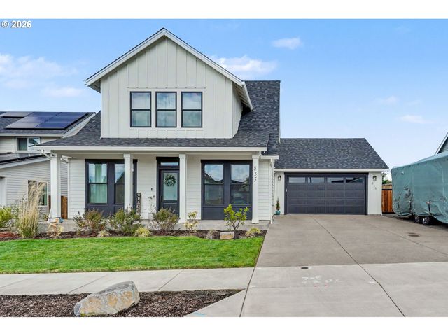 835 REAGAN St, Mt Angel, OR 97362