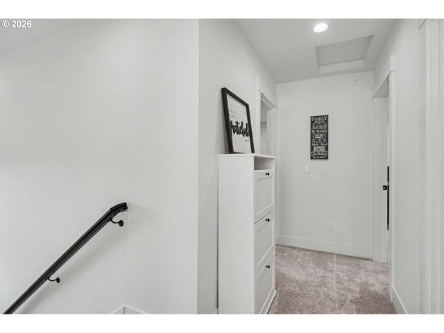 835 REAGAN St, Mt Angel, OR 97362
