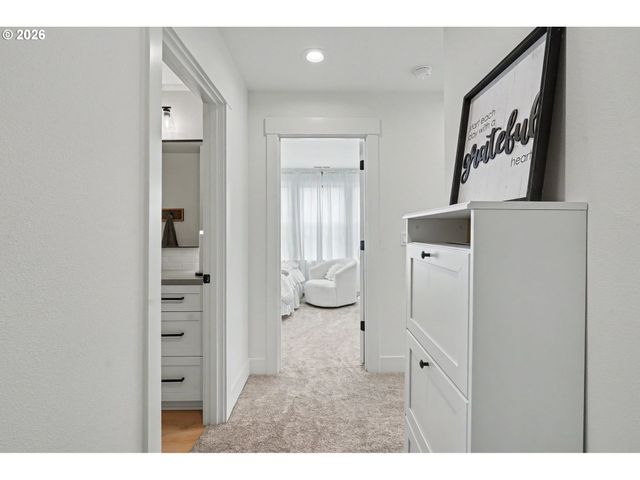 835 REAGAN St, Mt Angel, OR 97362