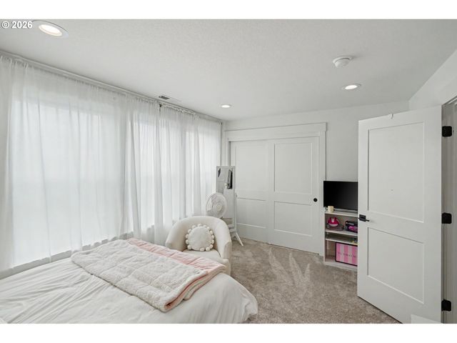835 REAGAN St, Mt Angel, OR 97362