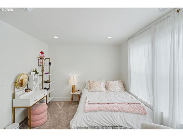 835 REAGAN St, Mt Angel, OR 97362