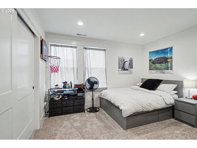 835 REAGAN St, Mt Angel, OR 97362