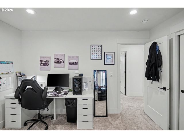 835 REAGAN St, Mt Angel, OR 97362
