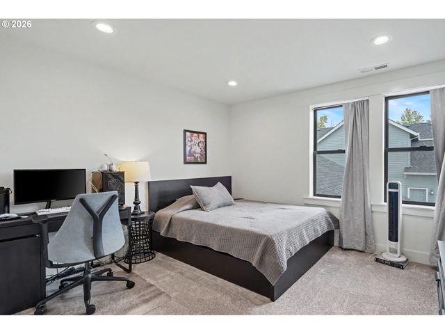 835 REAGAN St, Mt Angel, OR 97362